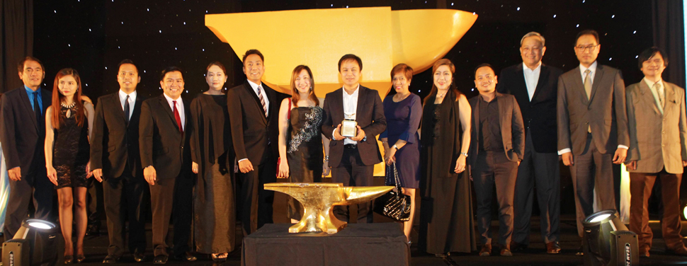 In-photo: Laguna Governor Ramil L. Hernandez (8th from L), Laguna Water President Virgilio C. Rivera, Jr.(3rd from R), Manila Water Operations COO Ferdinand M. Dela Cruz (2nd from R), Laguna Water General Manager & COO Melvin John M. Tan (3rd from L), Laguna Water Regulatory and External Affairs Head Real C. Magtangob (4th from L), Chief-of-Staff of the Governor Myrna H. Soriano (5th from L), Laguna Water Director Vince L. Soriano (6th from L), Calamba City Councilor and wife of the Governor Ruth M. Hernandez (7th from L), Provincial Administrator Dulce H. Rebanal (6th from R), External Affairs Manager Ana A. Martir (5th from R), and Sustainability Development Manager Dwight Y. Macabuhay (4th from R) together with officers from the Public Relations Society of the Philippines